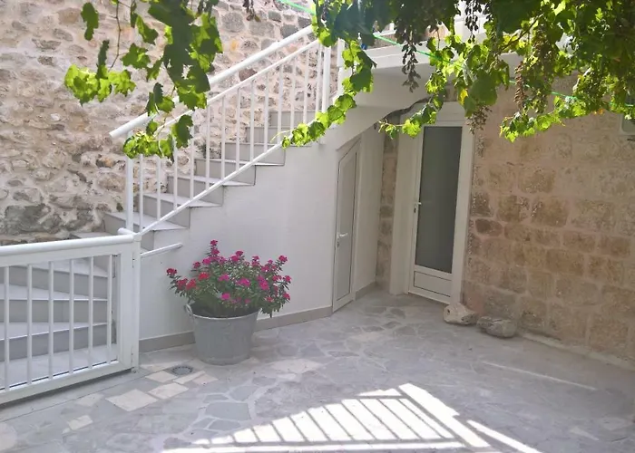 Nanna's Little Paradise Hvar Town